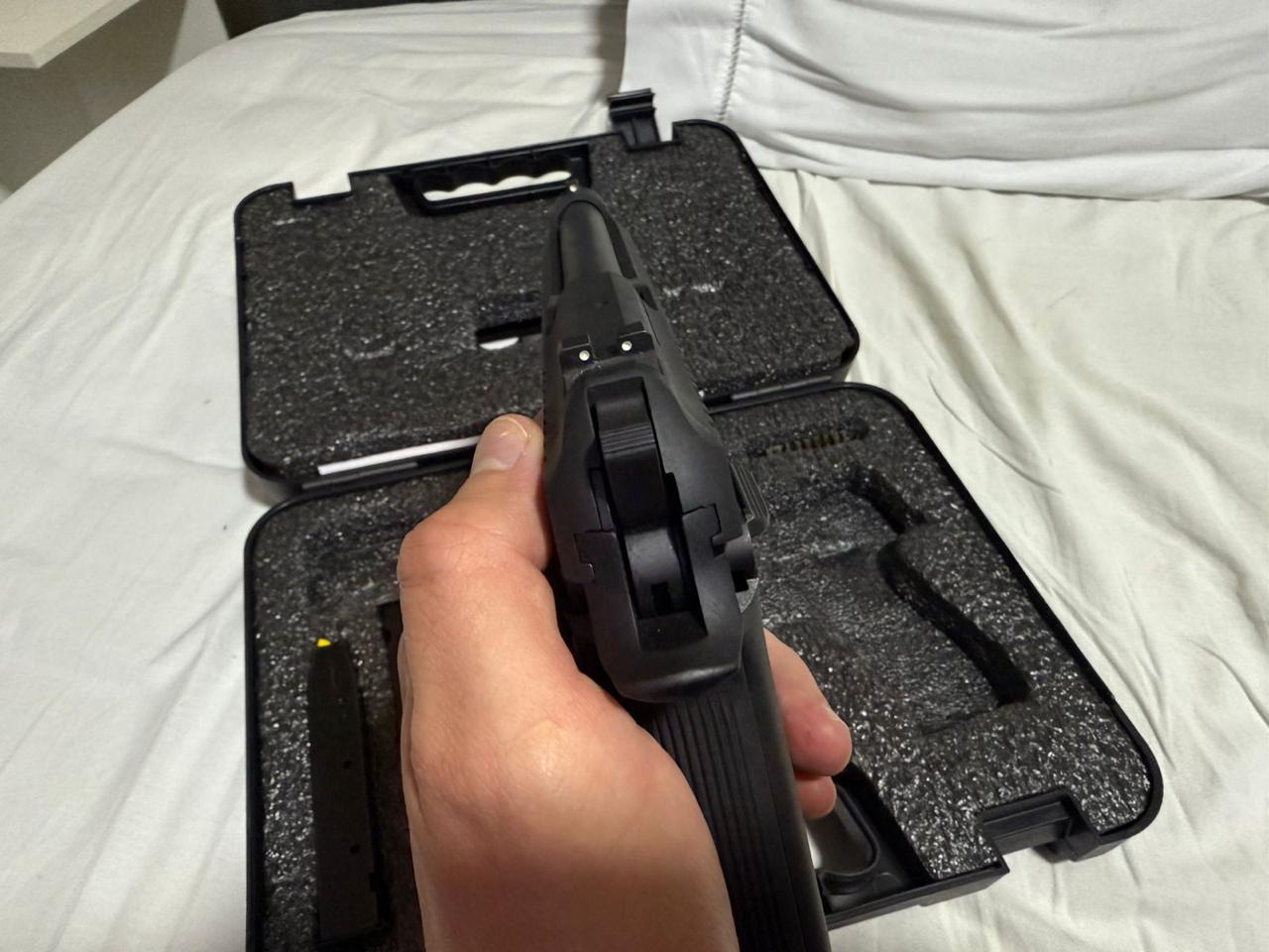 Taurus PT 92 Preta intacta + Acessórios