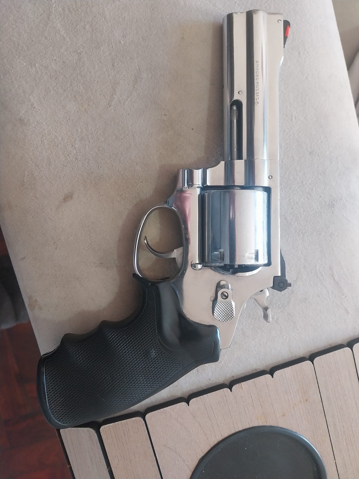 Revólver inox 6 tiros