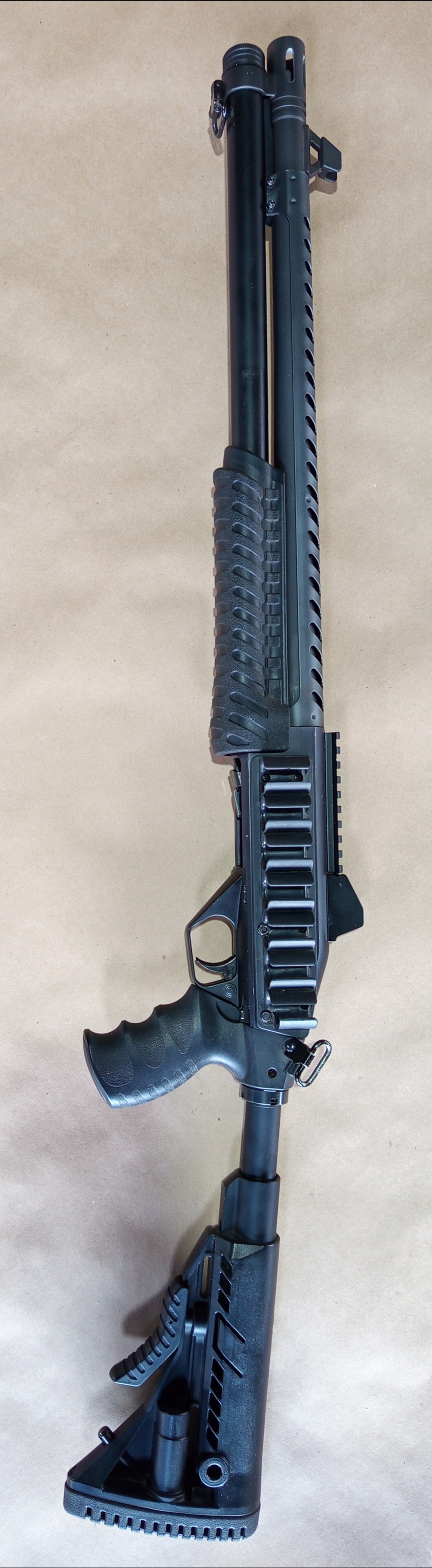 Espingarda CBC 12 Pump Military com acessórios 