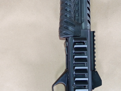 Espingarda CBC 12 Pump Military com acessórios 