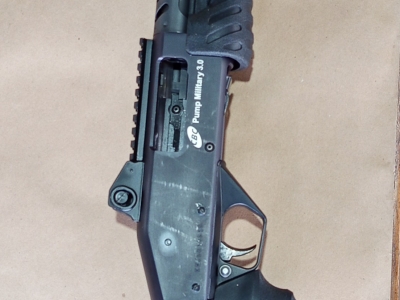 Espingarda CBC 12 Pump Military com acessórios 